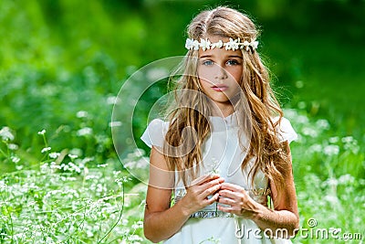 https://dttx.qbu.edu.vn/wp-content/uploads/sites/50/2023/06/beautiful-pre-teen-green-field-portrait-cute-blond-girl-dressed-white-standing-34302308.jpg